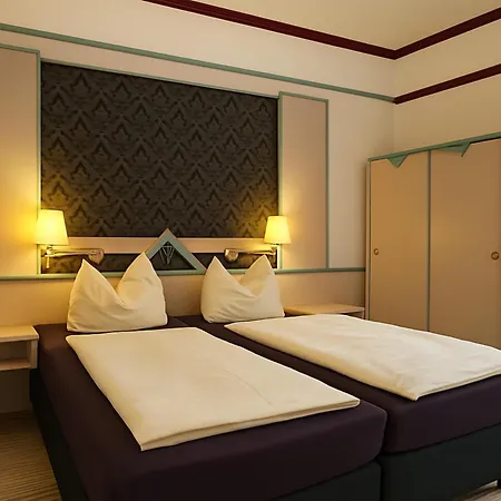 Hotell Skada Cölln 3*