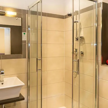 Hotell Skada Cölln 3*